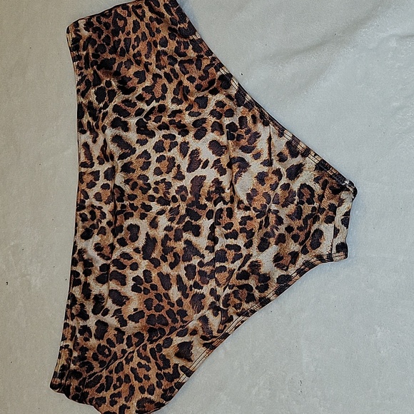 Women's Size 2X Animal print swim bottom Worn once like new - Picture 4 of 4